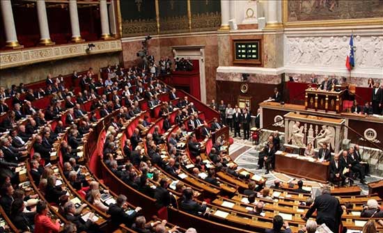 البرلمان الفرنسي يصادق على قانون طلب "الصفح" من الحركيين الجزائريين البرلمان الفرنسي يصادق على قانون طلب "الصفح" من الحركيين الجزائريين