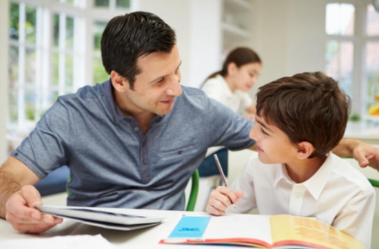 للأهل: نصائح للتعامل مع أبنائكم في فترة الامتحانات المدرسية