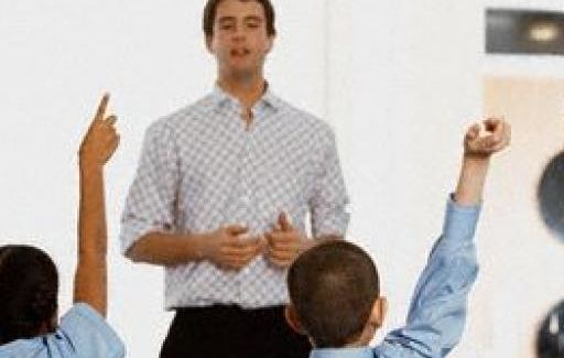 الطلبة السوريون في مدارس عجلون يحتفلون بعيد المعلم