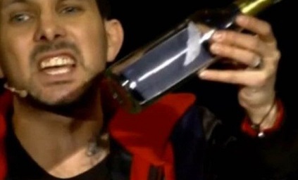 بالفيديو.. ساحر يفشل بخدعته مباشرة على الهواء