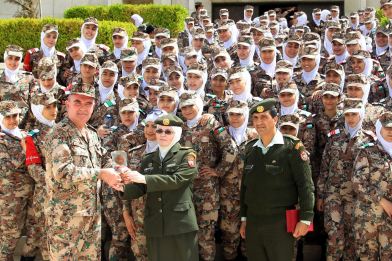 وفد من كلية الأميرة منى للتمريض يزور صرح الشهيد