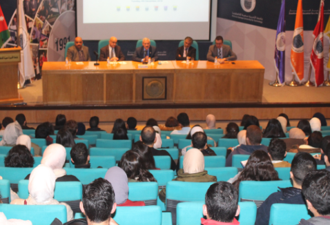 رئيس جامعة الاميرة سمية للتكنولوجيا يلتقي طلبة الجامعة المتفوقين لإشراكهم في اتخاذ القرارات