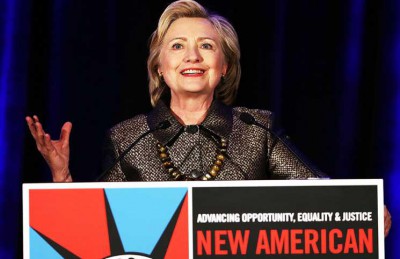 كلينتون تدعو إلى تسهيل إجراءات التجنيس في الولايات المتحدة