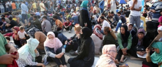 تصاعد الدعوات لـ"طرد" السوريين من أوروبا وأميركا كندا