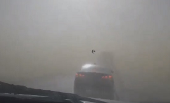 انعدام مدى الرؤية الأفقية على الطريق الصحراوي ... شاهد الفيديو انعدام مدى الرؤية الأفقية على الطريق الصحراوي ... شاهد الفيديو