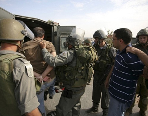 إسرائيل تعتقل 21 فلسطينيا من الضفة الغربية