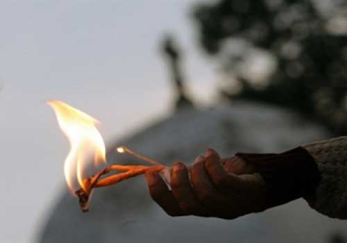 عمان : اصابة بالغة لسيدة احرقت نفسها في حي نزال عمان : اصابة بالغة لسيدة احرقت نفسها في حي نزال