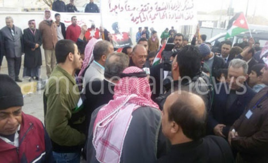 بالصور: وقفة تضامنية مع الجيش والكساسبة في جرش بالصور: وقفة تضامنية مع الجيش والكساسبة في جرش