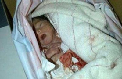 العثور على رضيعة ملقاة بجوار مسجد في مصر العثور على رضيعة ملقاة بجوار مسجد في مصر