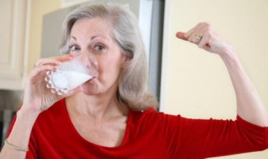 كوب من الحليب يومياً يقي النساء هشاشة العظام كوب من الحليب يومياً يقي النساء هشاشة العظام