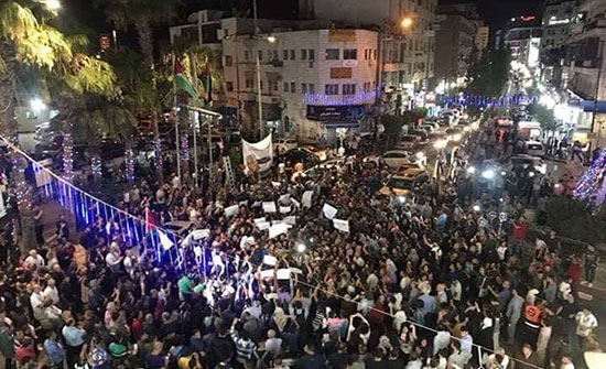 فيديو : تظاهرة في رام الله للمطالبة برفع العقوبات عن غزة