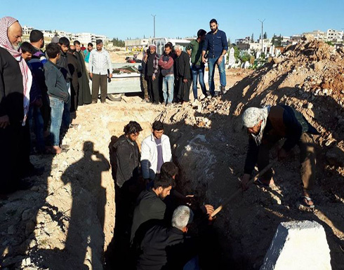 أهالي "خان شيخون" يطالبون أمريكا برأس بشار الأسد أهالي "خان شيخون" يطالبون أمريكا برأس بشار الأسد