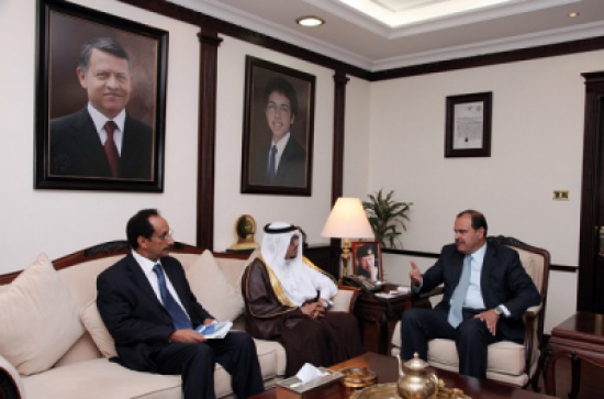 وزير الداخلية يلتقي رئيس لجنة حقوق الانسان العربية وزير الداخلية يلتقي رئيس لجنة حقوق الانسان العربية