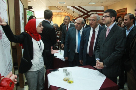 خبراء يناقشون تحديات التغير المناخي والاحتباس الحراري