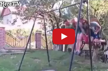 بالفيديو : مقاطع طريفة مضحكة ومحرجة جديدة