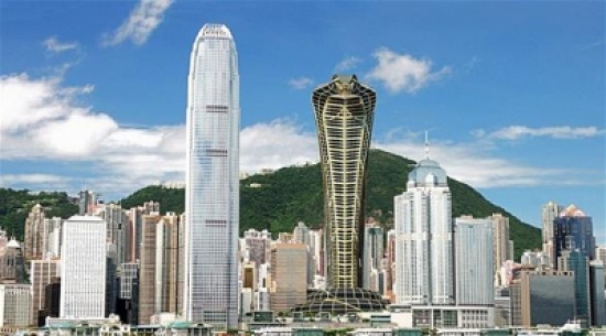 بالصور: مهندس روسي يصمم برجاً على شكل أفعى كوبرا