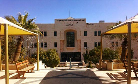 الزعبي يتفقد سير عملية تسجيل الطلبة الجدد في الجامعة الزعبي يتفقد سير عملية تسجيل الطلبة الجدد في الجامعة