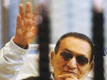 إخلاء سبيل مبارك في قضية ( قتل المتظاهرين )