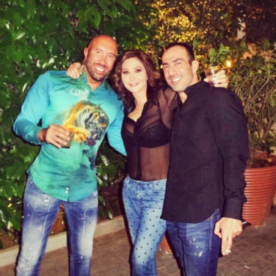 إليسا تستمتع بالأكل المكسيكي مع أصدقائها.. بالصور