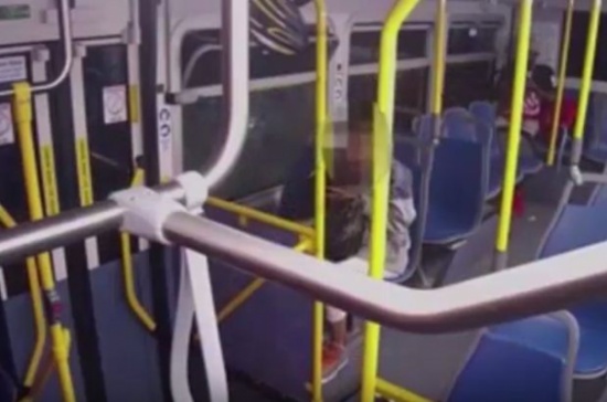 فيديو: نجاة فتاة من رصاصة طائشة