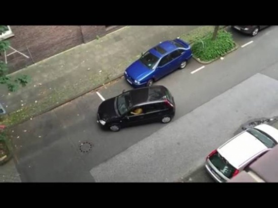 بالفيديو: شاهد أسوأ ‫‏عملية‬ ‫ركن سيارة‬ ..تُرى هل يحتاج الركن لأكثر من 6دقائق ؟