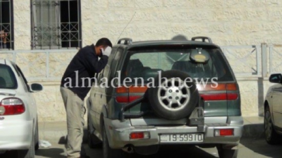 بالصور : شاهدوا المسح الامني عن بلاغ متفجرات في سيارة داخل مستشفى الرمثا