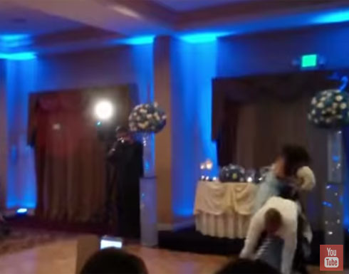 بالفيديو: لن تصدقوا ماذا فعل العريس بالعروس مرتين!!