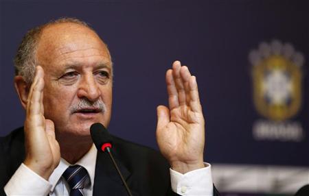 سكولاري يدرب لاعبيه على "الجنس السليم"