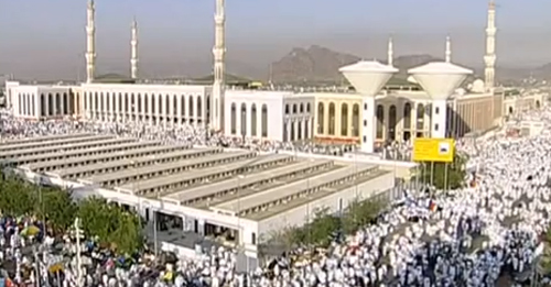 أكثر من مليوني حاج يتوافدون إلى عرفات أكثر من مليوني حاج يتوافدون إلى عرفات