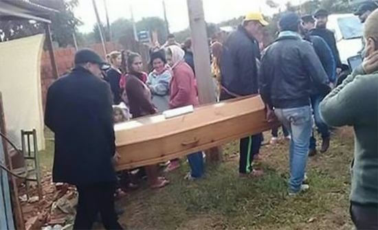 بعدما شيعته عائلته.. ميت يعود إلى ذويه بعد أيام بعدما شيعته عائلته.. ميت يعود إلى ذويه بعد أيام