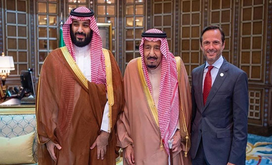 الملك سلمان يطلع على مخطط أعمال مشروع البحر الأحمر الملك سلمان يطلع على مخطط أعمال مشروع البحر الأحمر