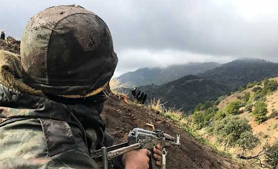 مقتل 3 جنود جزائريين باشتباك مع مجموعة إرهابية على حدود مالي مقتل 3 جنود جزائريين باشتباك مع مجموعة إرهابية على حدود مالي