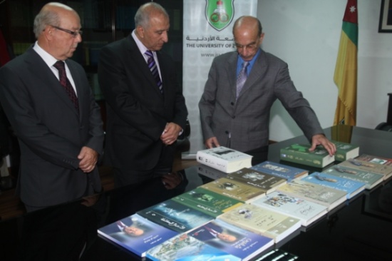 أسرة المؤرخ سليمان الموسى تهدي أعماله الكاملة "للأردنية"