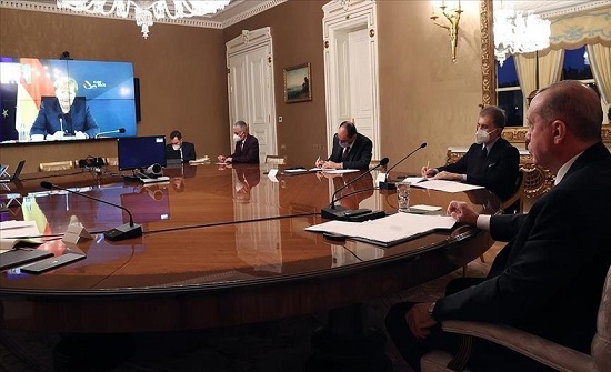 أردوغان وميركل يبحثان سبل تطوير العلاقات التركية الأوروبية