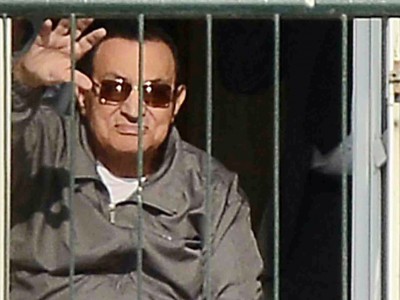 النائب العام المصري يقرر الطعن بحكم براءة مبارك أمام محكمة النقض النائب العام المصري يقرر الطعن بحكم براءة مبارك أمام محكمة النقض