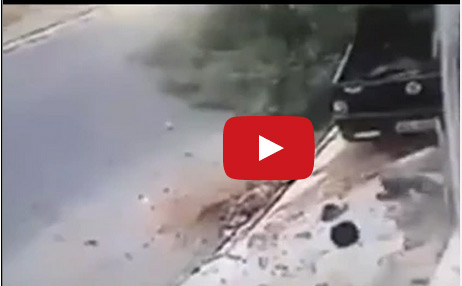 نجاة ثلاثة أشخاص من موت محقق بأعجوبة