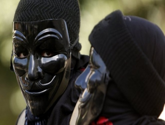 "البلاك بلوك" الى المعتقل بعد هجوم على قصر مرسي