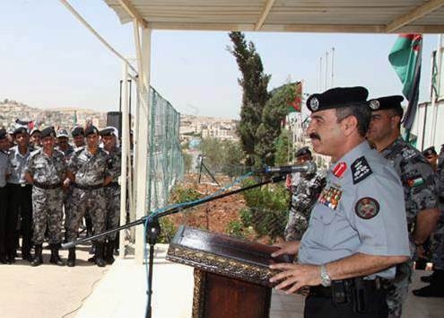 المدير العام لقوات الدرك يحاضر في كلية الدفاع الوطني المدير العام لقوات الدرك يحاضر في كلية الدفاع الوطني