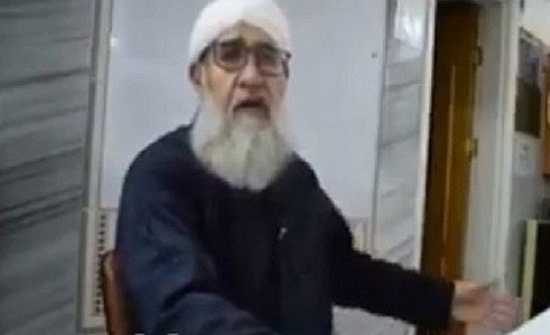 بالفيديو.. رجل دين يثير ضجة بنصائح طريفة للشباب عن مكياج الفتيات بالفيديو.. رجل دين يثير ضجة بنصائح طريفة للشباب عن مكياج الفتيات
