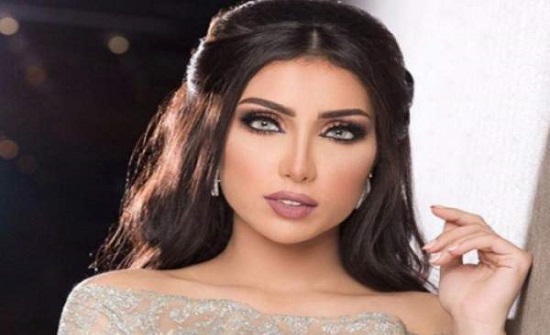 بالصورة - دنيا بطمة تلغي التعليقات لتتلافى انتقاد صور ادارت فيها ظهرها للجمهور