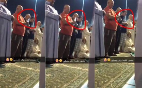 فيديو: مصلٍّ يصور نفسه سيلفي أثناء أدائه صلاة التراويح بالمسجد