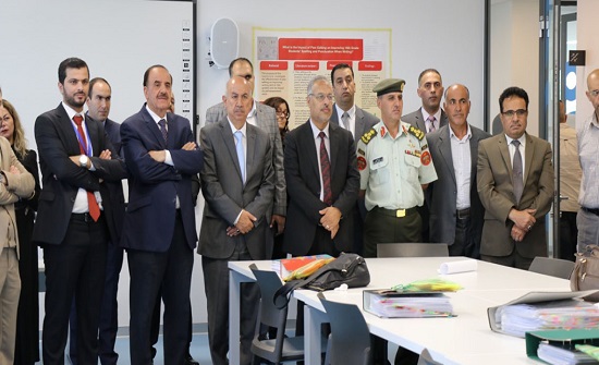 خريجو أكاديمية الملكة رانيا لدبلوم ما قبل الخدمة يعرضون مشروعاتهم الاستقصائية