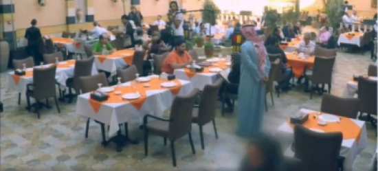 فيديو| كيف رد العرب على من طرد "فقراء" من المطاعم العربية !!