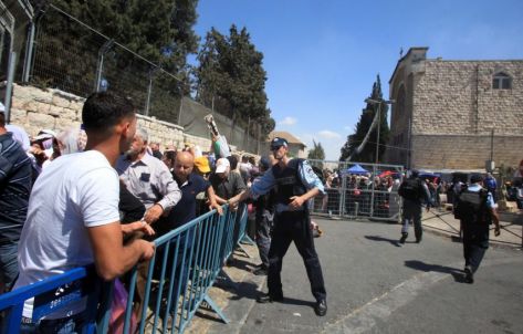 إصابة شرطي في عملية طعن بالقدس المحتلة إصابة شرطي في عملية طعن بالقدس المحتلة