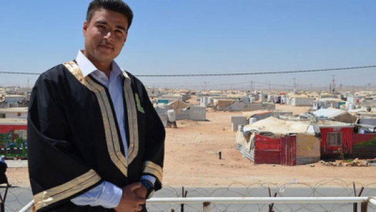 أول خريج جامعي من الزعتري: فرحتي ناقصة