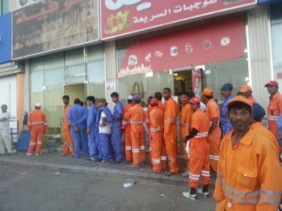 صاحب مطعم يمنح عمال النظافة فطورا مجانيا كل صباح ! صاحب مطعم يمنح عمال النظافة فطورا مجانيا كل صباح !