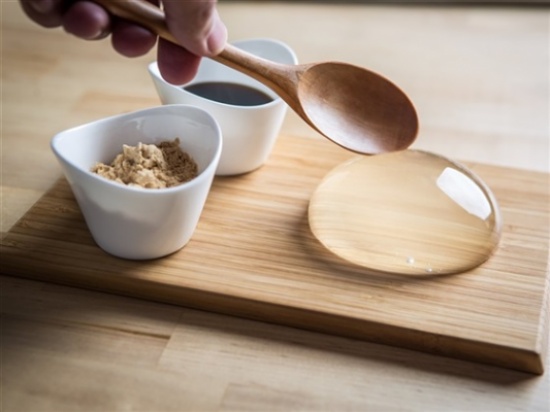 بالفيديو والصور.. أغرب كعكة في العالم تشبه قطرات المطر