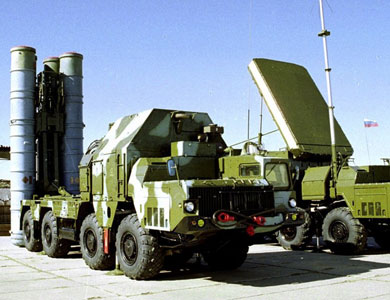 يعلون: إسرائيل تتابع بقلق إمكانية وصول صواريخ ‘اس-300′ لسوريا