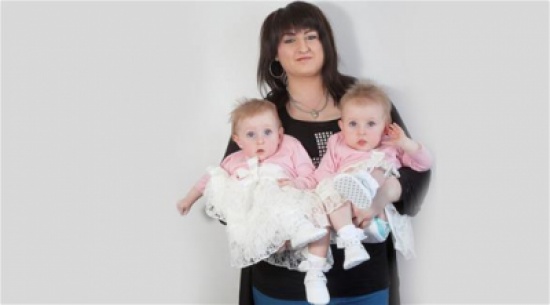 إنستغرام يحذف حساب أم نشرت صورها بعد الولادة