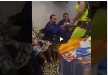 شاهد ماذا فعلت امرأة لدى اقتراب راقصة من زوجها